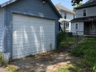 Foreclosed Home - 1005 S 7TH ST, 52601