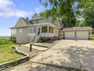 Foreclosed Home - 102 SWEENY AVE, 52601