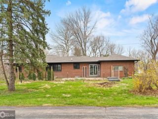 Foreclosed Home - 2 LANEWOOD DR, 52627