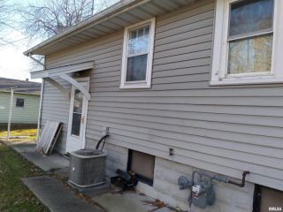 Foreclosed Home - 107 N 5TH ST, 52732