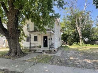 Foreclosed Home - 610 S 5TH ST, 52732