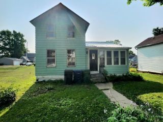 Foreclosed Home - 3019 N 2ND ST, 52732