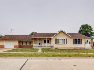 Foreclosed Home - 2334 N 7TH ST, 52732
