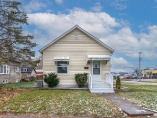Foreclosed Home - 1001 PERSHING BLVD, 52732