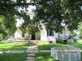 Foreclosed Home - 416 E 4TH ST, 52772
