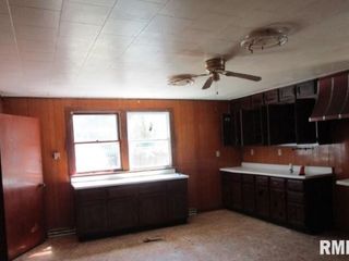 Foreclosed Home - 1307 W 8TH ST, 52802