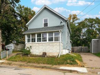 Foreclosed Home - 1809 TREMONT AVE, 52803