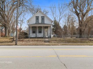 Foreclosed Home - 1317 N Marquette St, 52804