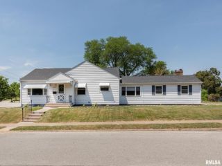 Foreclosed Home - 2206 N GAINES ST, 52804