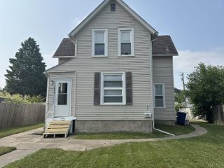 Foreclosed Home - 1615 W 14TH ST, 52804