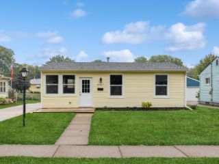 Foreclosed Home - 2027 N MICHIGAN AVE, 52804