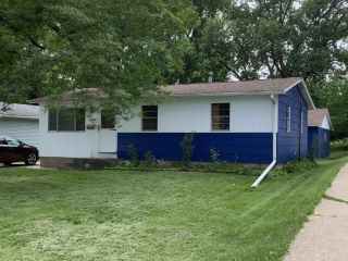 Foreclosed Home - 3210 MARQUETTE ST, 52806