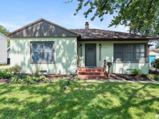 Foreclosed Home - 1810 E 32ND ST, 52807