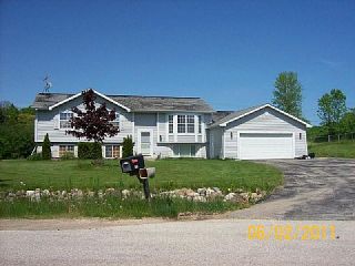 Foreclosed Home - 1420 HICKORY CT, 53024