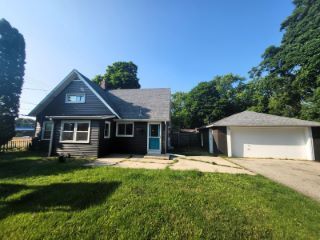 Foreclosed Home - W293N5564 MERTON AVE, 53029