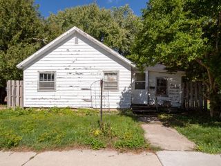 Foreclosed Home - 2104 CALUMET DR, 53061