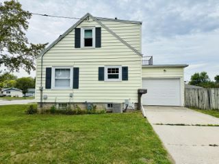 Foreclosed Home - 1404 WILSON AVE, 53081
