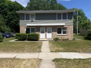 Foreclosed Home - 1213 N 8TH AVE, 53090