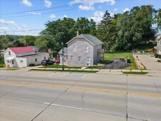 Foreclosed Home - 1926 BARTON AVE, 53090