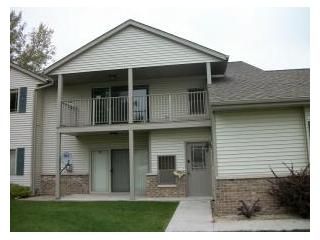 Foreclosed Home - 938 SPRING CT # 4, 53095