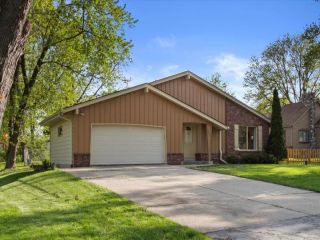 Foreclosed Home - 13815 W PROSPECT DR, 53151