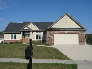 Foreclosed Home - 1224 W GLEN CROSSING DR, 53154