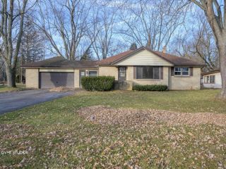 Foreclosed Home - 10161 S Nicholson Rd, 53154