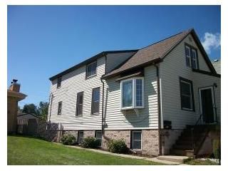 Foreclosed Home - 1403 MARQUETTE AVE, 53172