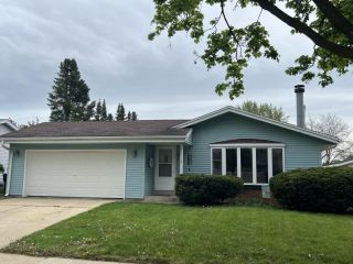Foreclosed Home - 8717 WESTBROOK DR, 53177