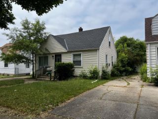 Foreclosed Home - 5637 N 40TH ST, 53209