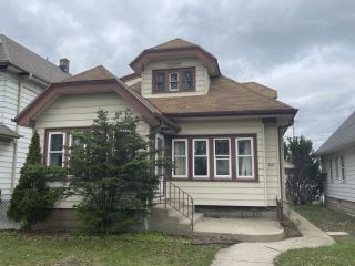 Foreclosed Home - 6326 W CHAMBERS ST, 53210