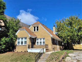 Foreclosed Home - 426 E CHAMBERS ST, 53212
