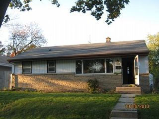 Foreclosed Home - 8236 W EGGERT PL, 53218