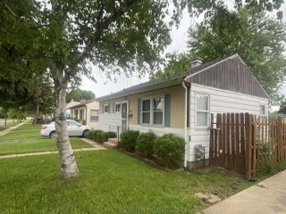 Foreclosed Home - 7105 W KATHRYN AVE, 53218