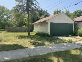 Foreclosed Home - 5501 W SHERIDAN AVE, 53218