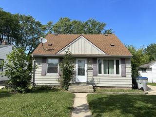 Foreclosed Home - 8200 W FAIRMOUNT AVE, 53218