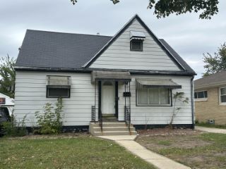 Foreclosed Home - 4334 W EGGERT PL, 53218