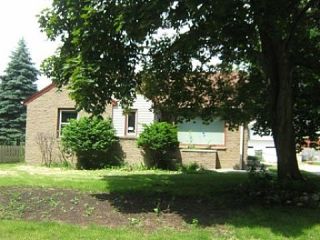 Foreclosed Home - 4630 W KINNICKINNIC RIVER PKWY, 53219