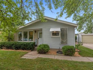 Foreclosed Home - 6102 W PLAINFIELD AVE, 53220