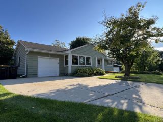 Foreclosed Home - 4915 W SPRING LN, 53223