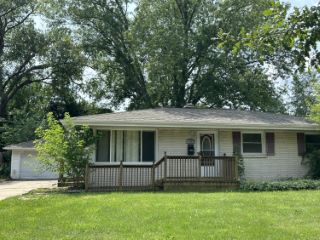 Foreclosed Home - 8129 W GREEN TREE RD, 53223