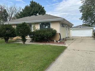 Foreclosed Home - 8718 W WINFIELD AVE, 53225