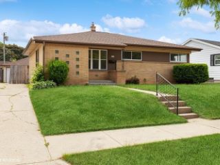 Foreclosed Home - 8833 W ARDEN PL, 53225