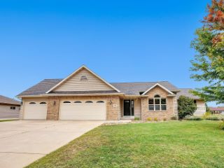 Foreclosed Home - 1728 PINE TREE LN, 54217