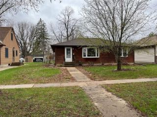 Foreclosed Home - 1010 3RD ST, 55024