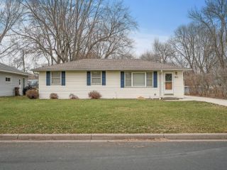 Foreclosed Home - 1910 MAPLE ST, 55033
