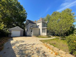 Foreclosed Home - 812 WATER ST S, 55057
