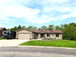 Foreclosed Home - 1425 SUNSET DR SW, 55060