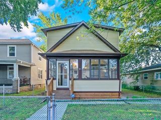 Foreclosed Home - 64 WINNIPEG AVE, 55117