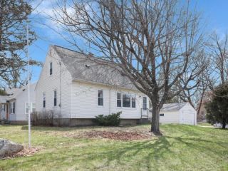Foreclosed Home - 950 FERNDALE ST N, 55119